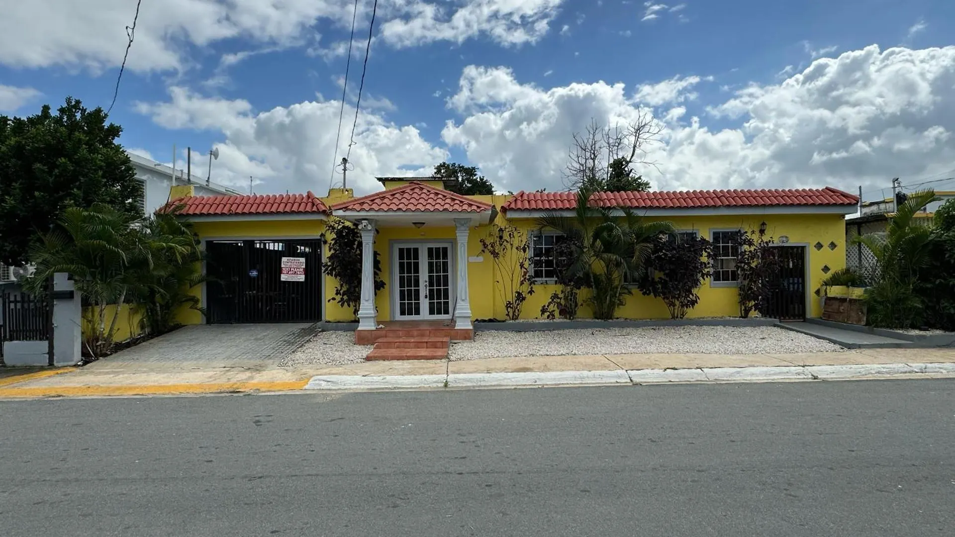 3Br, 1Ba Spacious Property In Catano, Near Bacardi Puerto Rico